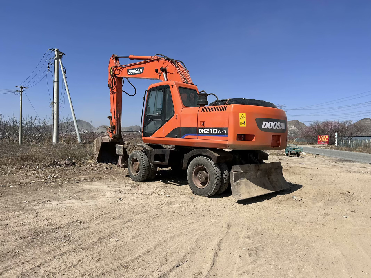 DOOSAN DH210W-7 - Pelle sur pneus: photos 3 DOOSAN DH210W-7 - Pelle sur pneus: photos 3