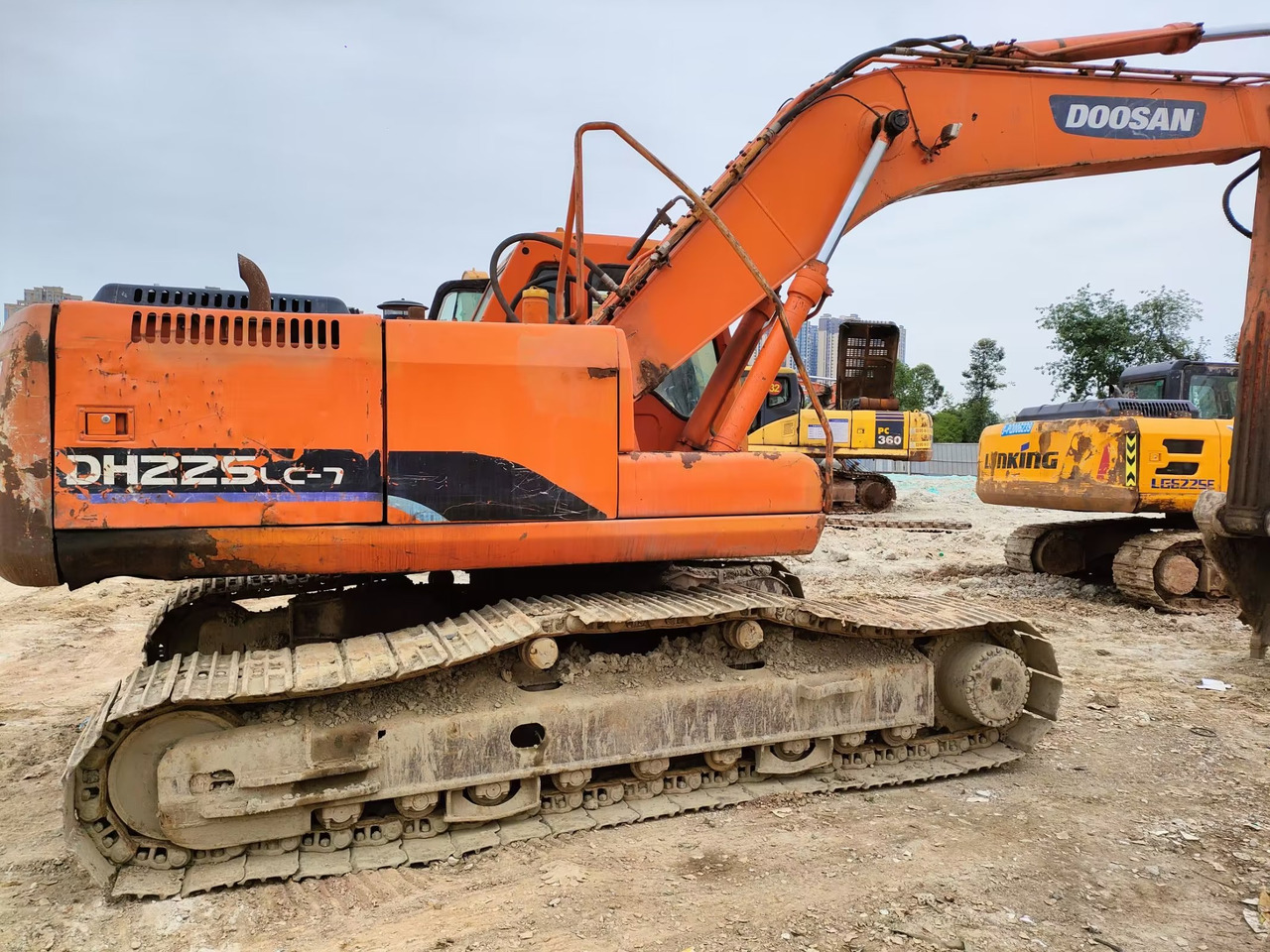 DOOSAN DH225LC-7 - Pelle sur chenille: photos 2 DOOSAN DH225LC-7 - Pelle sur chenille: photos 2