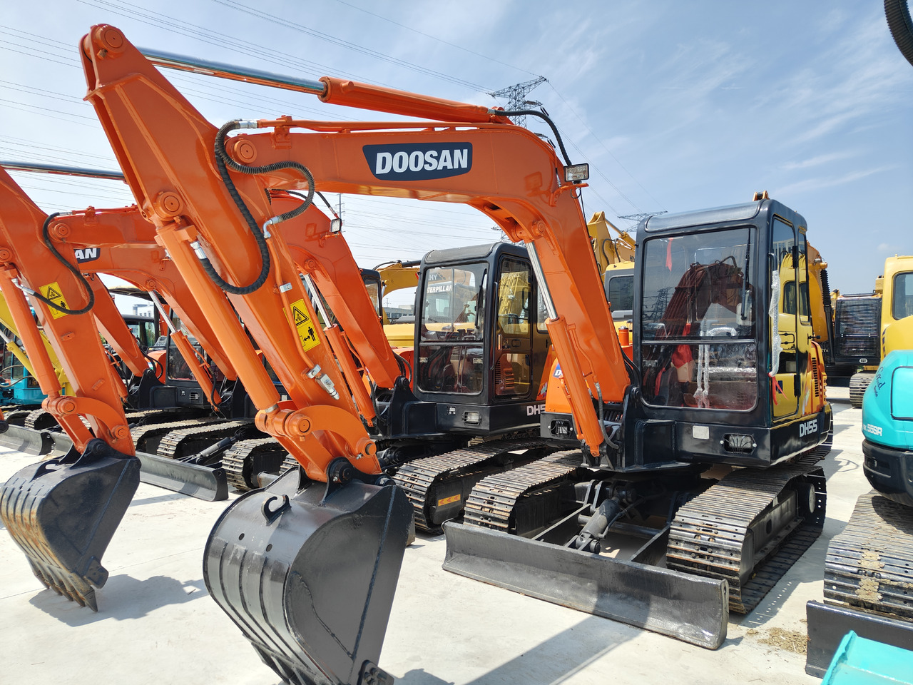 DOOSAN DH55 - Pelle sur chenille: photos 1 DOOSAN DH55 - Pelle sur chenille: photos 1