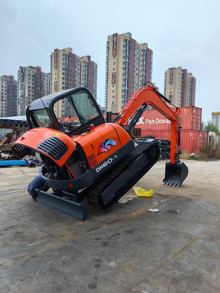 DOOSAN DH60-7 - Pelle sur chenille: photos 5 DOOSAN DH60-7 - Pelle sur chenille: photos 5