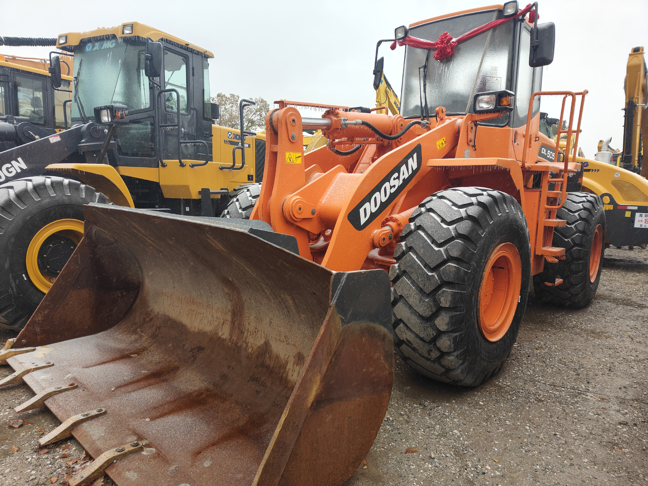 DOOSAN DL505 - Chargeuse sur pneus: photos 4 DOOSAN DL505 - Chargeuse sur pneus: photos 4