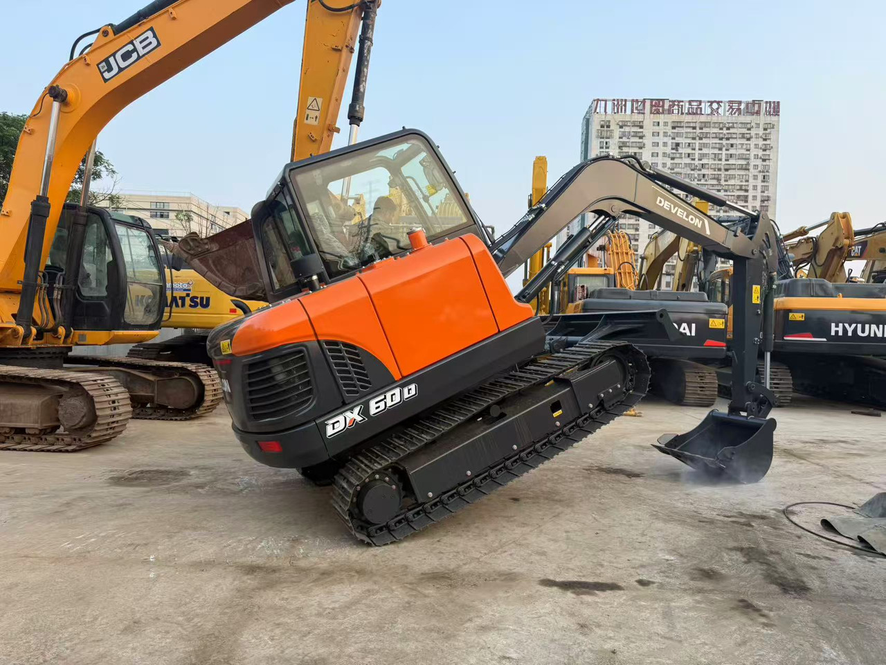 DOOSAN DX60D-10 - Mini pelle: photos 3 DOOSAN DX60D-10 - Mini pelle: photos 3
