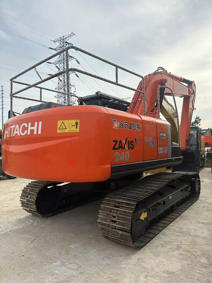 HITACHI ZX240-3G - Pelle sur chenille: photos 1 HITACHI ZX240-3G - Pelle sur chenille: photos 1
