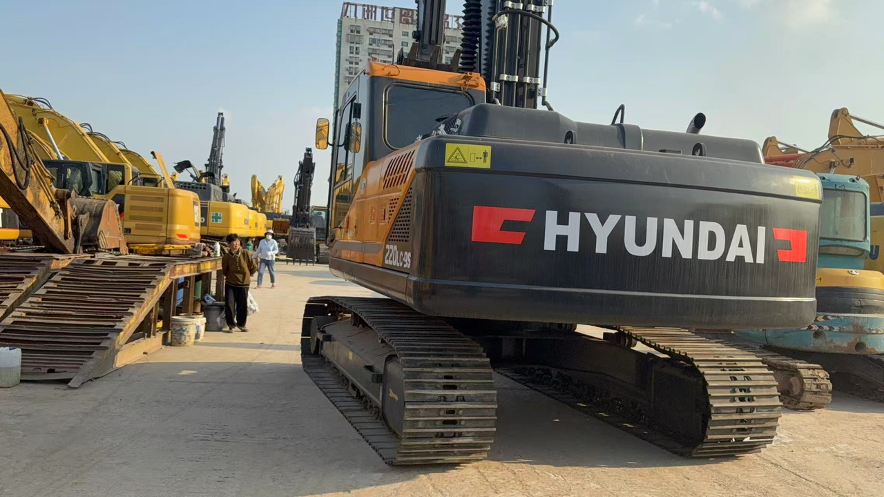 Pelle sur chenille HYUNDAI R220LC-9S: photos 6