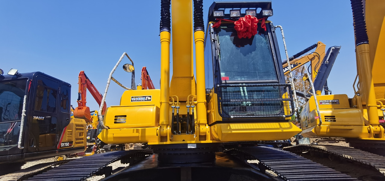 KOMATSU PC240-8 - Pelle sur chenille: photos 2 KOMATSU PC240-8 - Pelle sur chenille: photos 2