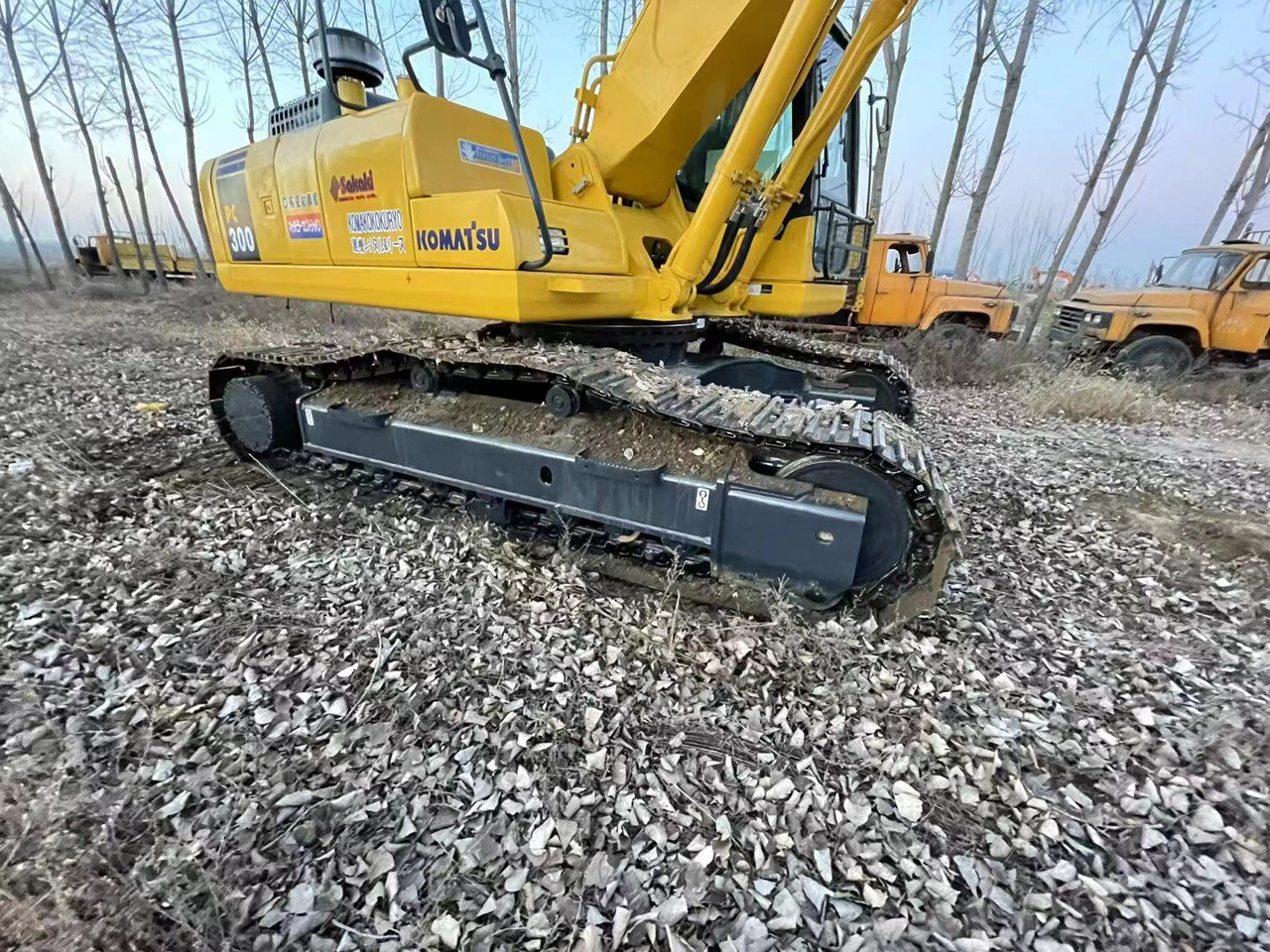 KOMATSU PC300-7 - Pelle sur chenille: photos 2 KOMATSU PC300-7 - Pelle sur chenille: photos 2