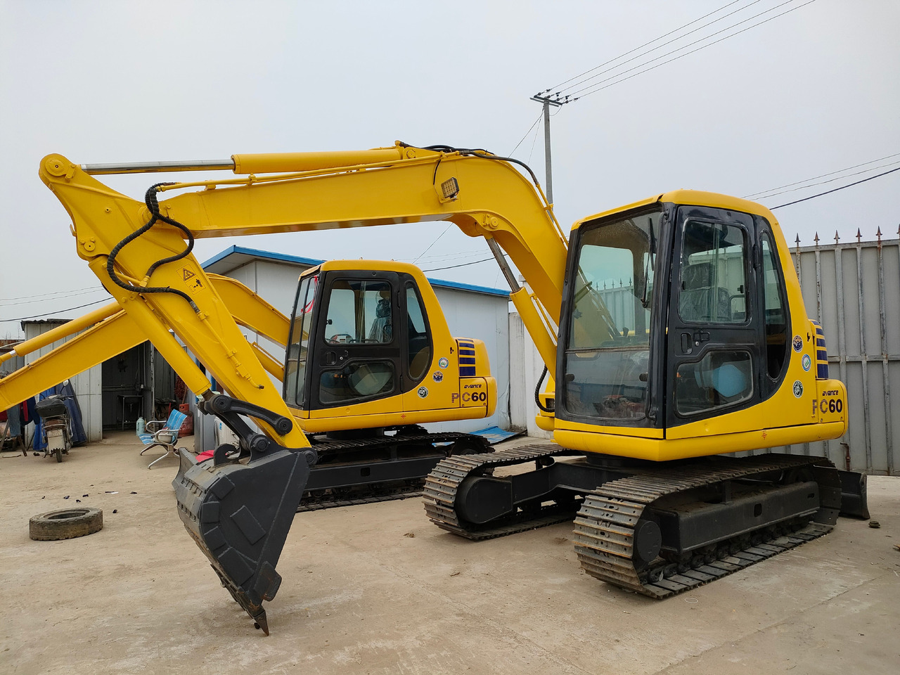 KOMATSU PC60-7 - Pelle sur chenille: photos 1 KOMATSU PC60-7 - Pelle sur chenille: photos 1