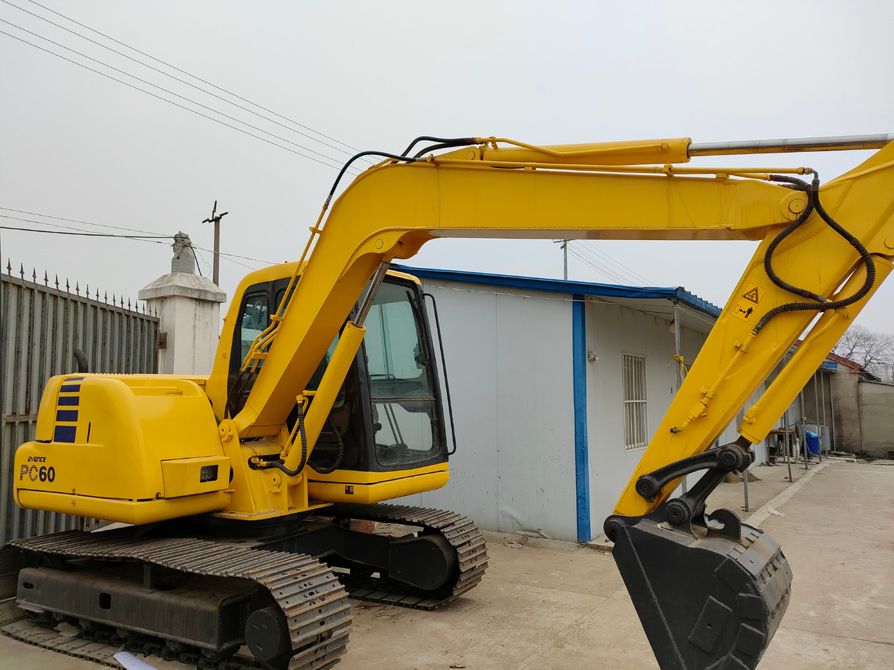 KOMATSU PC60-7 - Pelle sur chenille: photos 2 KOMATSU PC60-7 - Pelle sur chenille: photos 2