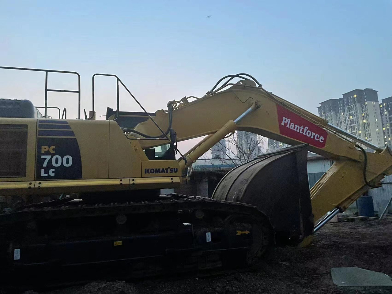 Pelle sur chenille KOMATSU PC700: photos 6