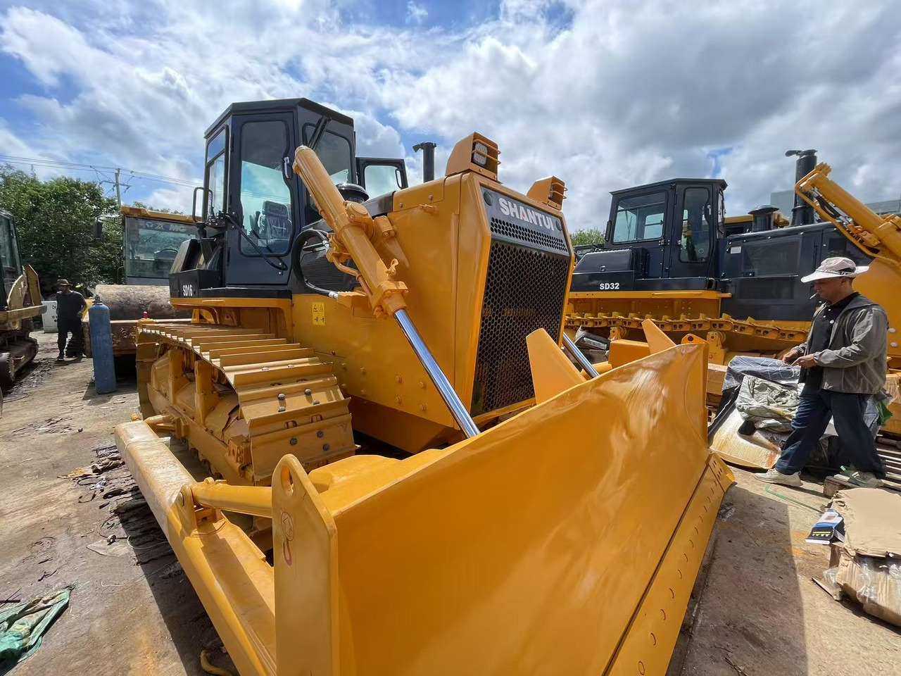 SHANTUI SD16 - Bulldozer: photos 2 SHANTUI SD16 - Bulldozer: photos 2