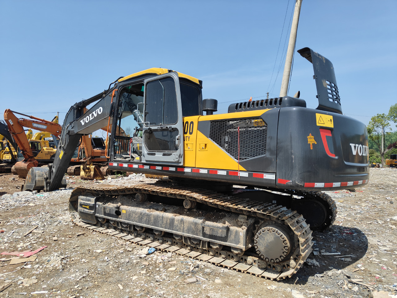 VOLVO EC300 - Pelle sur chenille: photos 2 VOLVO EC300 - Pelle sur chenille: photos 2