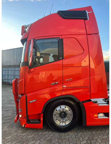 Volvo FH 16.750 FH 16 6x4 en leasing occasion Volvo FH 16.750 FH 16 6x4: photos 12