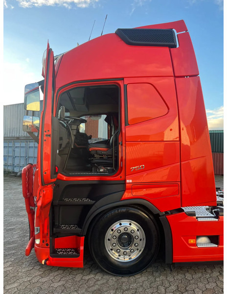 Volvo FH 16.750 FH 16 6x4 en leasing occasion Volvo FH 16.750 FH 16 6x4: photos 11