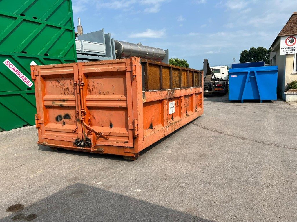 CONTAINER SCARRABILE USATO A CIELO APERTO - Benne ampliroll: photos 1 CONTAINER SCARRABILE USATO A CIELO APERTO - Benne ampliroll: photos 1