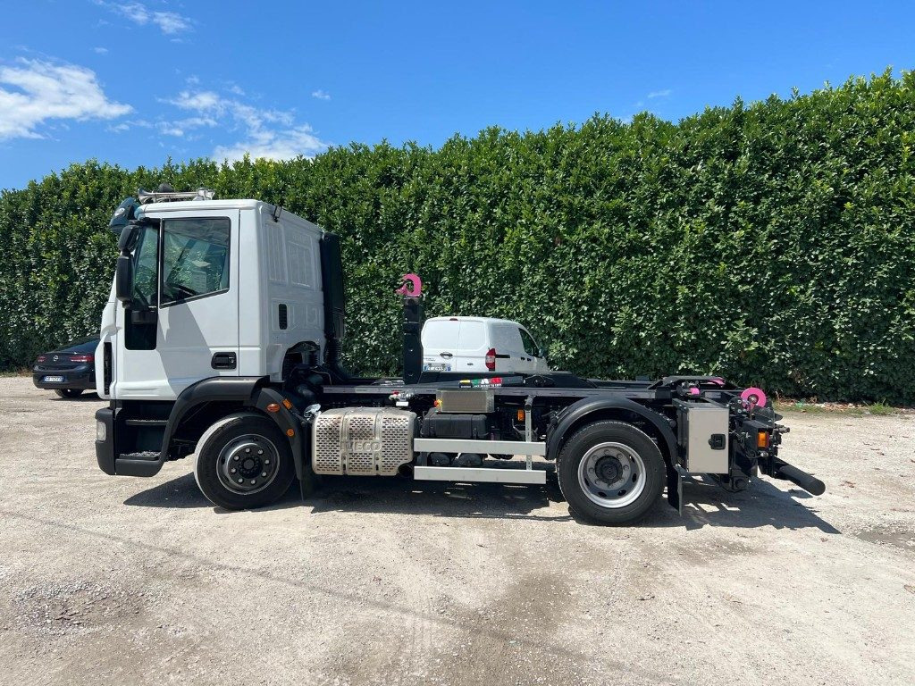 IVECO EUROCARGO 120E28 CON SCARRABILE NUOVO - Camion ampliroll: photos 2 IVECO EUROCARGO 120E28 CON SCARRABILE NUOVO - Camion ampliroll: photos 2