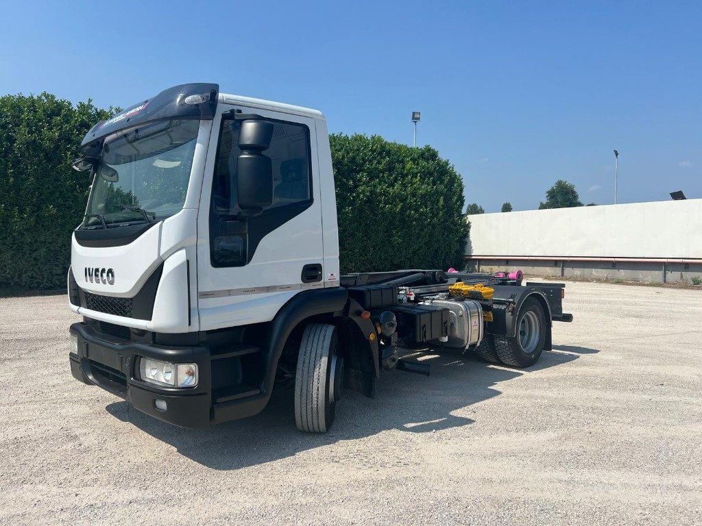 IVECO EUROCARGO 140E25 SCARRABILE - Camion ampliroll: photos 1 IVECO EUROCARGO 140E25 SCARRABILE - Camion ampliroll: photos 1