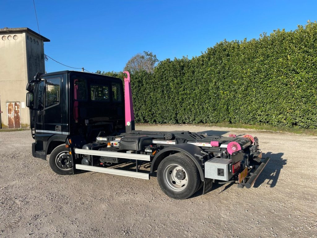 IVECO EUROCARGO 75E18 CON SCARRABILE NUOVO - Camion ampliroll: photos 4 IVECO EUROCARGO 75E18 CON SCARRABILE NUOVO - Camion ampliroll: photos 4