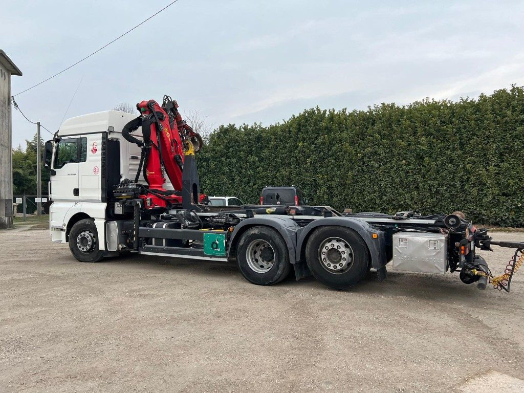 MAN TGX 26.480 SCARRABILE CON GRU - Camion ampliroll, Camion grue: photos 4 MAN TGX 26.480 SCARRABILE CON GRU - Camion ampliroll, Camion grue: photos 4