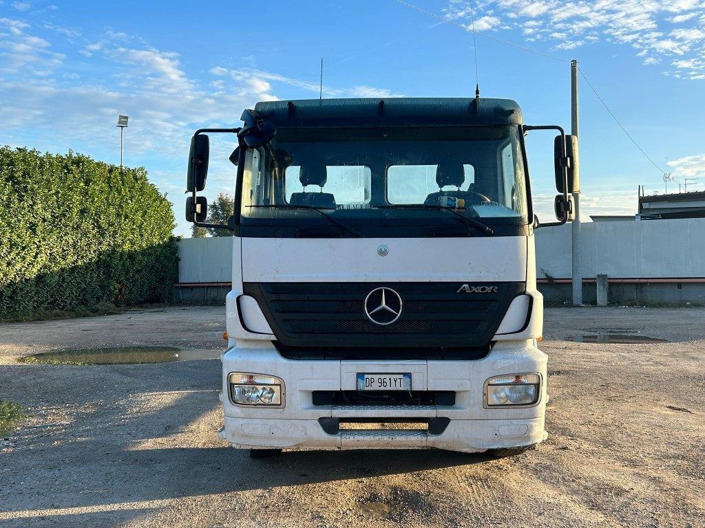 MERCEDES-BENZ MERCEDES 2533 SCARRABILE - Camion ampliroll: photos 2 MERCEDES-BENZ MERCEDES 2533 SCARRABILE - Camion ampliroll: photos 2