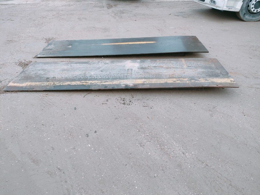 PEDANE IN FERRO PER CONTAINER - Carrosserie et extérieur pour Caisse mobile/ Conteneur: photos 5 PEDANE IN FERRO PER CONTAINER - Carrosserie et extérieur pour Caisse mobile/ Conteneur: photos 5