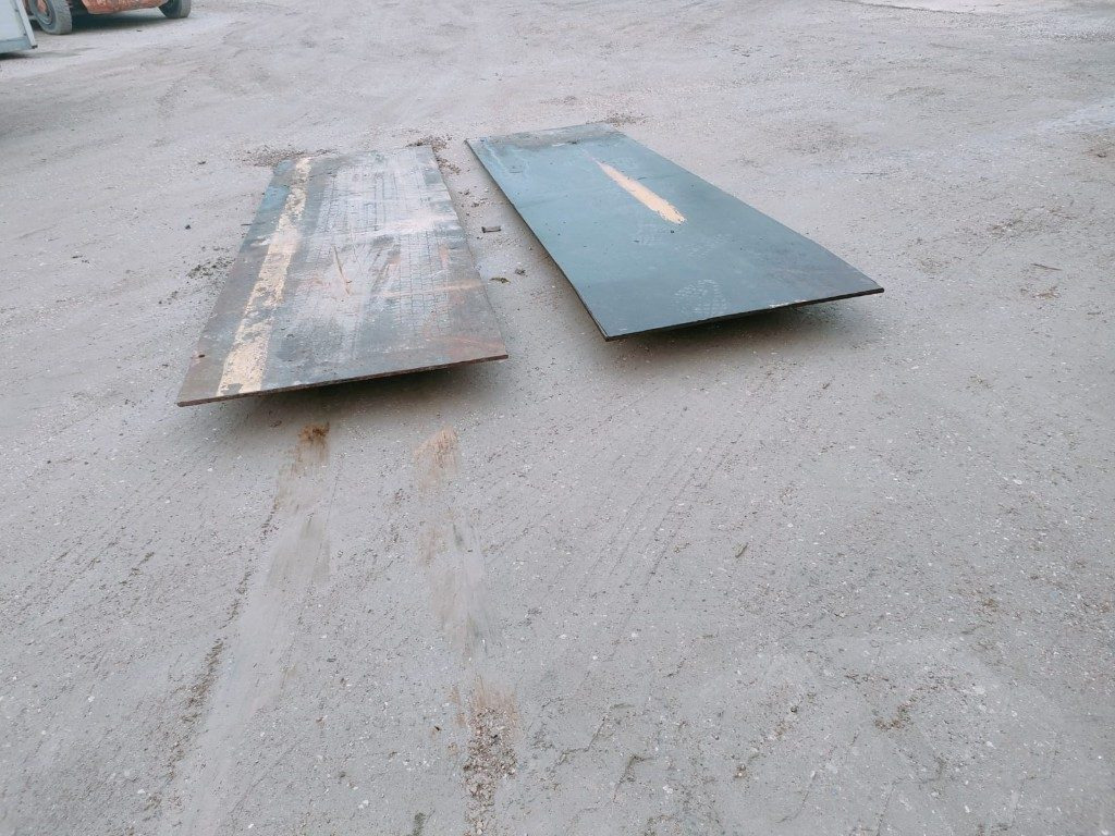 PEDANE IN FERRO PER CONTAINER - Carrosserie et extérieur pour Caisse mobile/ Conteneur: photos 1 PEDANE IN FERRO PER CONTAINER - Carrosserie et extérieur pour Caisse mobile/ Conteneur: photos 1