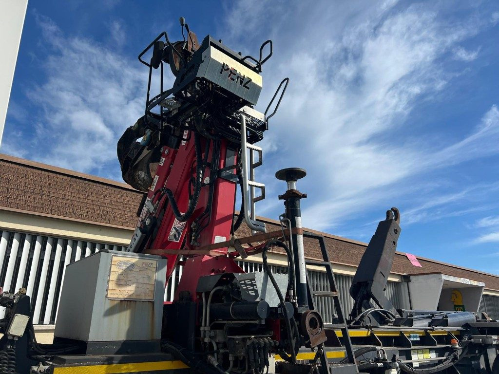 TECNOKAR SEMIRIMORCHIO TECNOKAR SCARRABILE CON GRU - Semi-remorque porte-conteneur/ Caisse mobile: photos 5 TECNOKAR SEMIRIMORCHIO TECNOKAR SCARRABILE CON GRU - Semi-remorque porte-conteneur/ Caisse mobile: photos 5