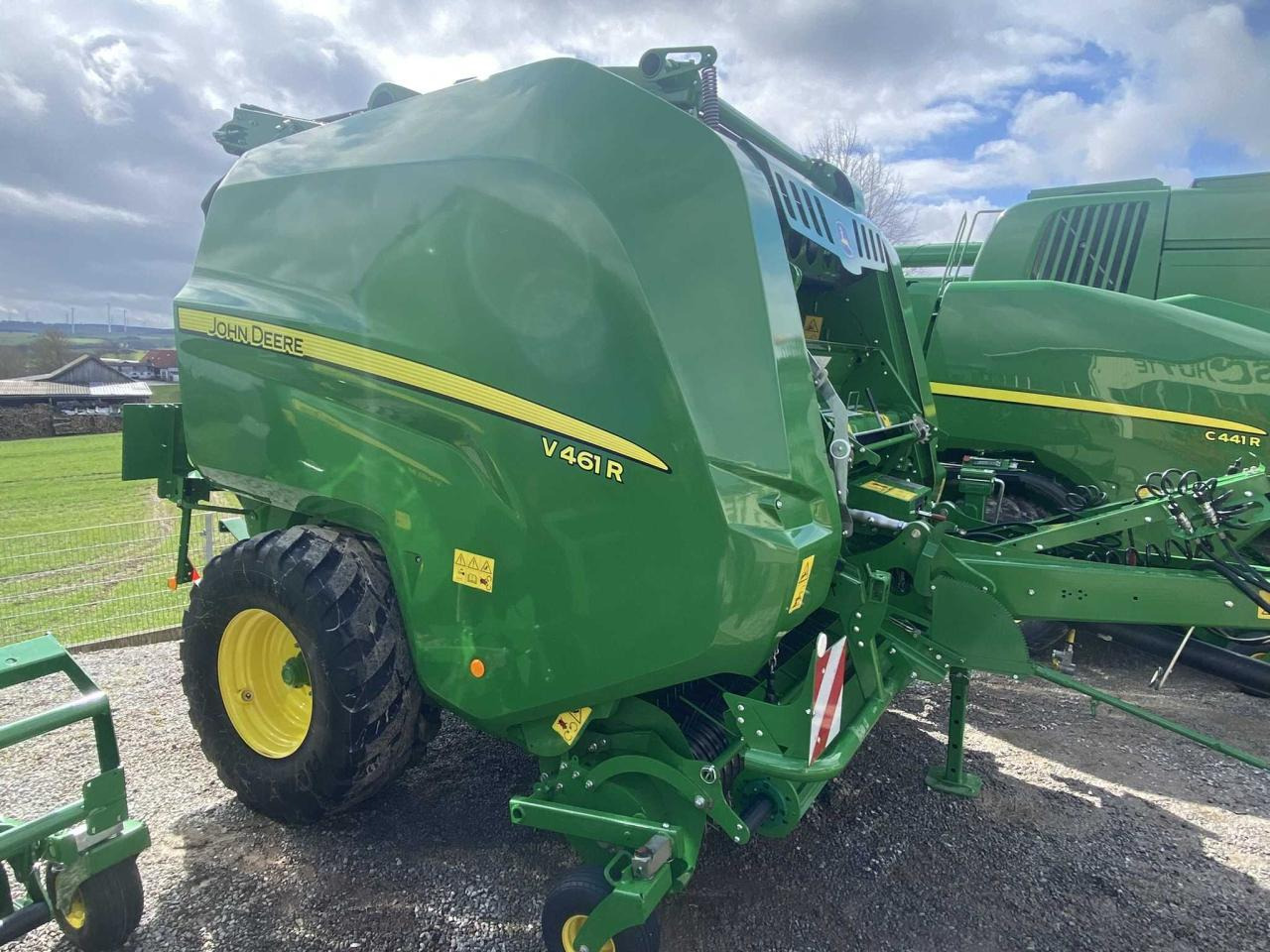 John Deere V461 R - 671 Bunde - Presse à balles rondes: photos 2 John Deere V461 R - 671 Bunde - Presse à balles rondes: photos 2