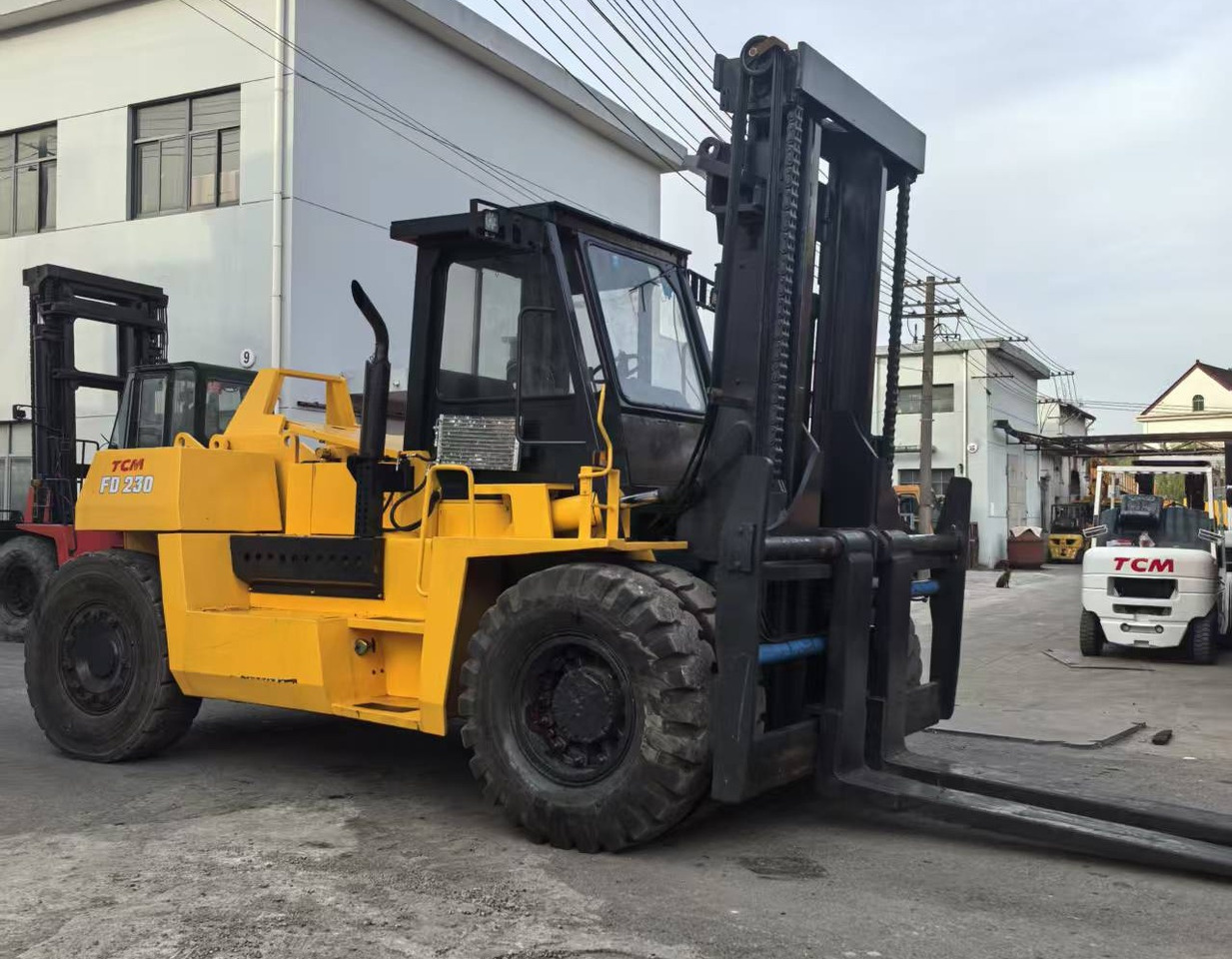 TCM FD230 23ton 25 ton FD250 FD200 FD160 15 ton 16 ton diesel forklift - Chariot élévateur diesel: photos 1 TCM FD230 23ton 25 ton FD250 FD200 FD160 15 ton 16 ton diesel forklift - Chariot élévateur diesel: photos 1