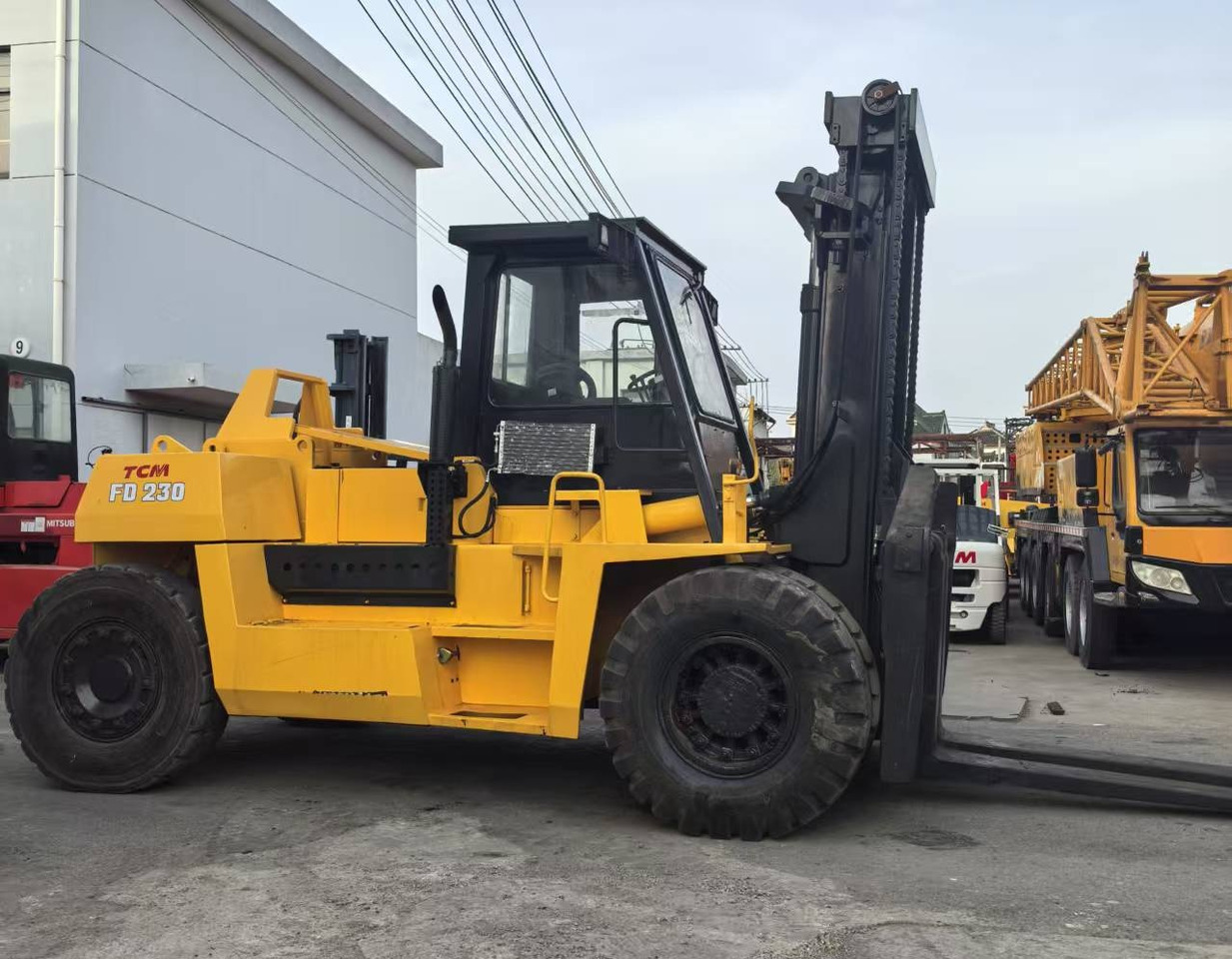 TCM FD230 23ton 25 ton FD250 FD200 FD160 15 ton 16 ton diesel forklift - Chariot élévateur diesel: photos 3 TCM FD230 23ton 25 ton FD250 FD200 FD160 15 ton 16 ton diesel forklift - Chariot élévateur diesel: photos 3