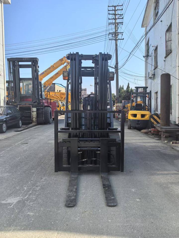 TOYOTA 8FD30 7FD30 FD50 FD100 Japan original 2.5ton 3Ton 3.5ton 5ton 7T 10t Used Diesel Forklift - Chariot élévateur diesel: photos 4 TOYOTA 8FD30 7FD30 FD50 FD100 Japan original 2.5ton 3Ton 3.5ton 5ton 7T 10t Used Diesel Forklift - Chariot élévateur diesel: photos 4