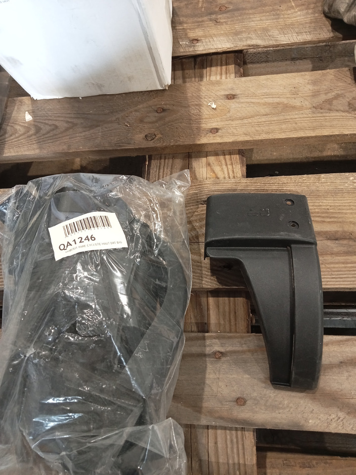 Trouillet EMBOUT PARE CYCLSTE HAUT GHE- BAS DROIT + GAUCHE - Carrosserie et extérieur: photos 2 Trouillet EMBOUT PARE CYCLSTE HAUT GHE- BAS DROIT + GAUCHE - Carrosserie et extérieur: photos 2