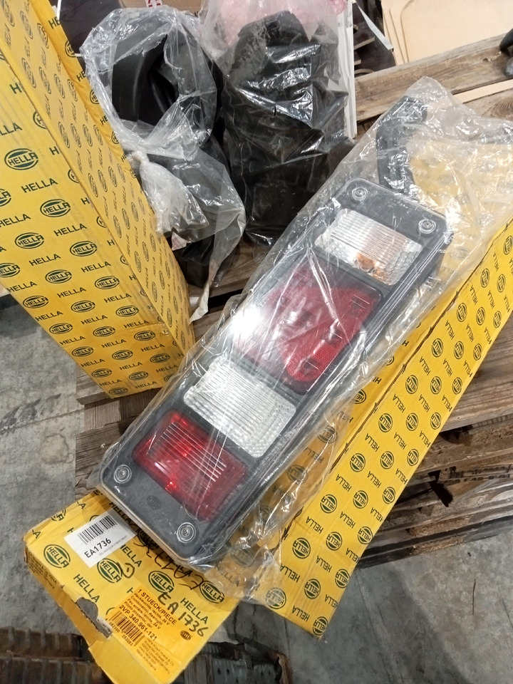 Trouillet FEU MODULAR HYBRID DROIT + GAUCHE - Feu arrière: photos 2 Trouillet FEU MODULAR HYBRID DROIT + GAUCHE - Feu arrière: photos 2