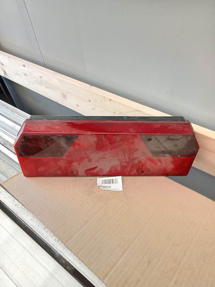 Trouillet LANTERNE GAUCHE 9 FONCTIONS - Feu arrière: photos 1 Trouillet LANTERNE GAUCHE 9 FONCTIONS - Feu arrière: photos 1