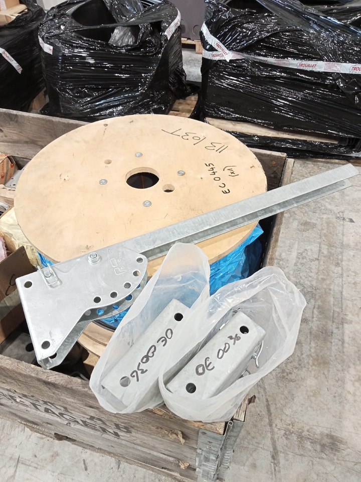 Trouillet SUPPORT PARE CYCLISTE ARTICULE LG:720 - Carrosserie et extérieur: photos 1 Trouillet SUPPORT PARE CYCLISTE ARTICULE LG:720 - Carrosserie et extérieur: photos 1