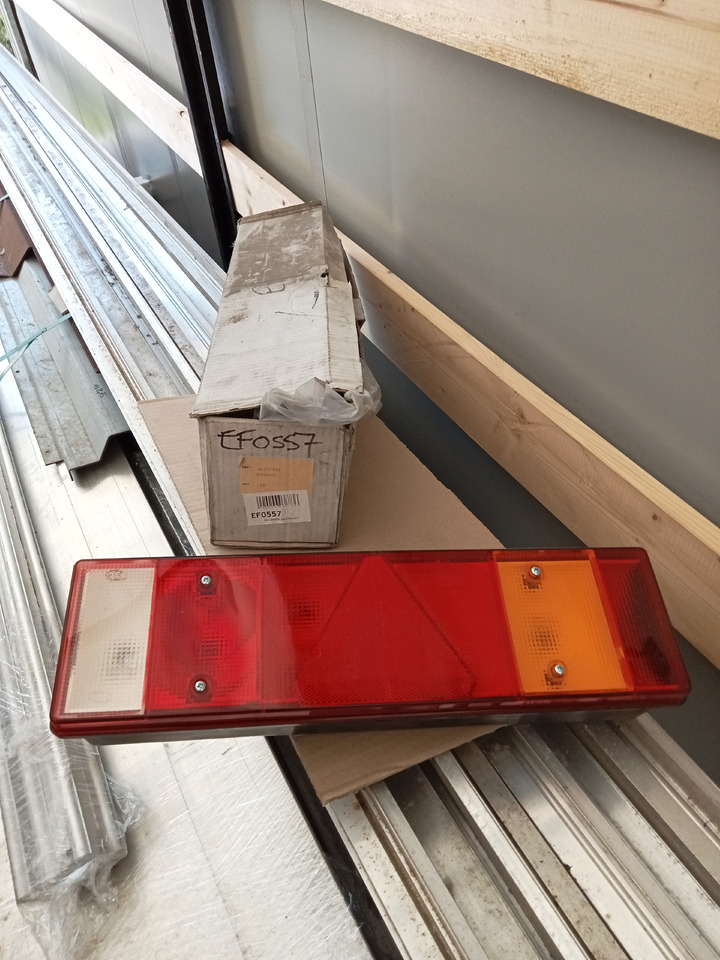 Vignal FEU ARRIERE GAUCHE LC7T - Feu arrière: photos 1 Vignal FEU ARRIERE GAUCHE LC7T - Feu arrière: photos 1