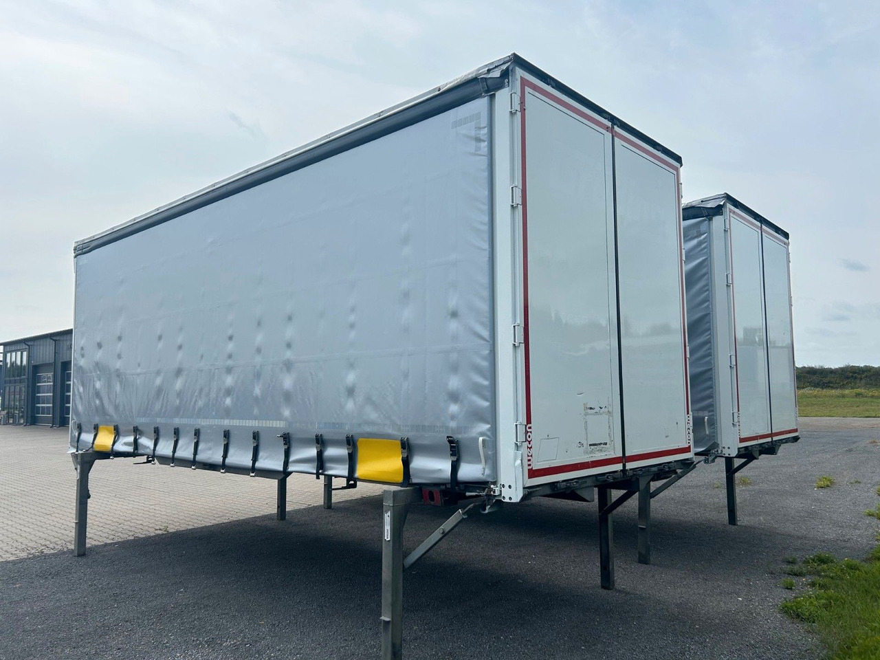 Wecon 6x Wechselpritschen Schiebeplane/Bordwand WP745S - Carrosserie bâchee: photos 1 Wecon 6x Wechselpritschen Schiebeplane/Bordwand WP745S - Carrosserie bâchee: photos 1