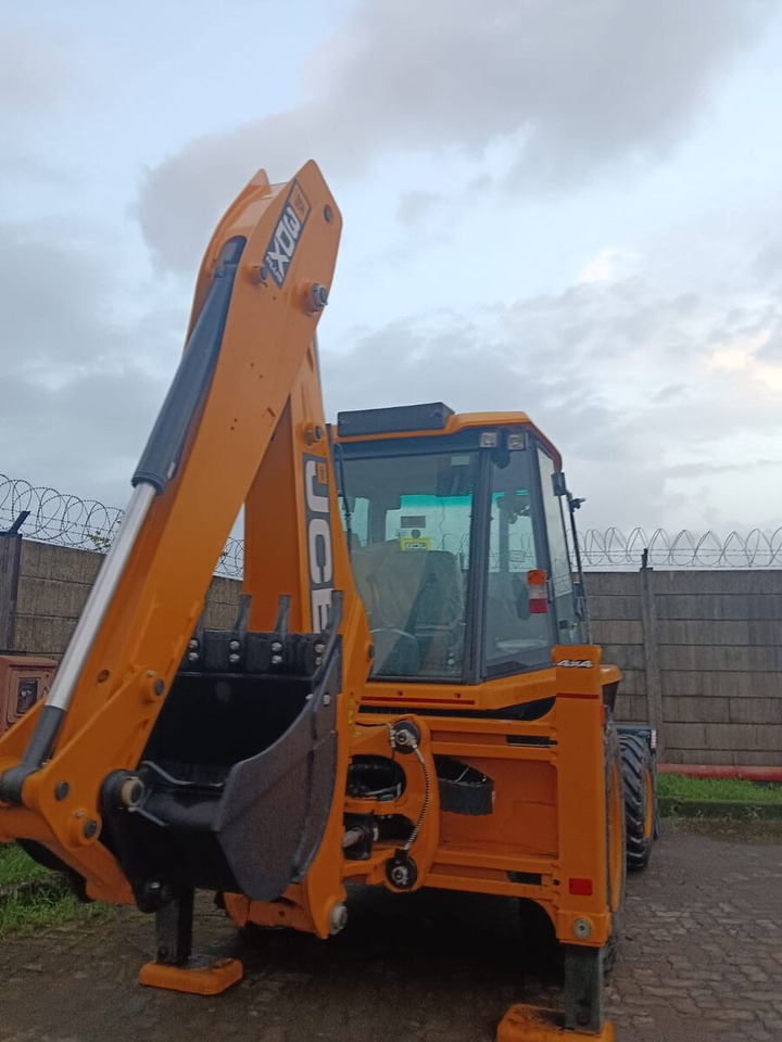 New JCB 3DX backhoe loader - Tractopelle: photos 5 New JCB 3DX backhoe loader - Tractopelle: photos 5