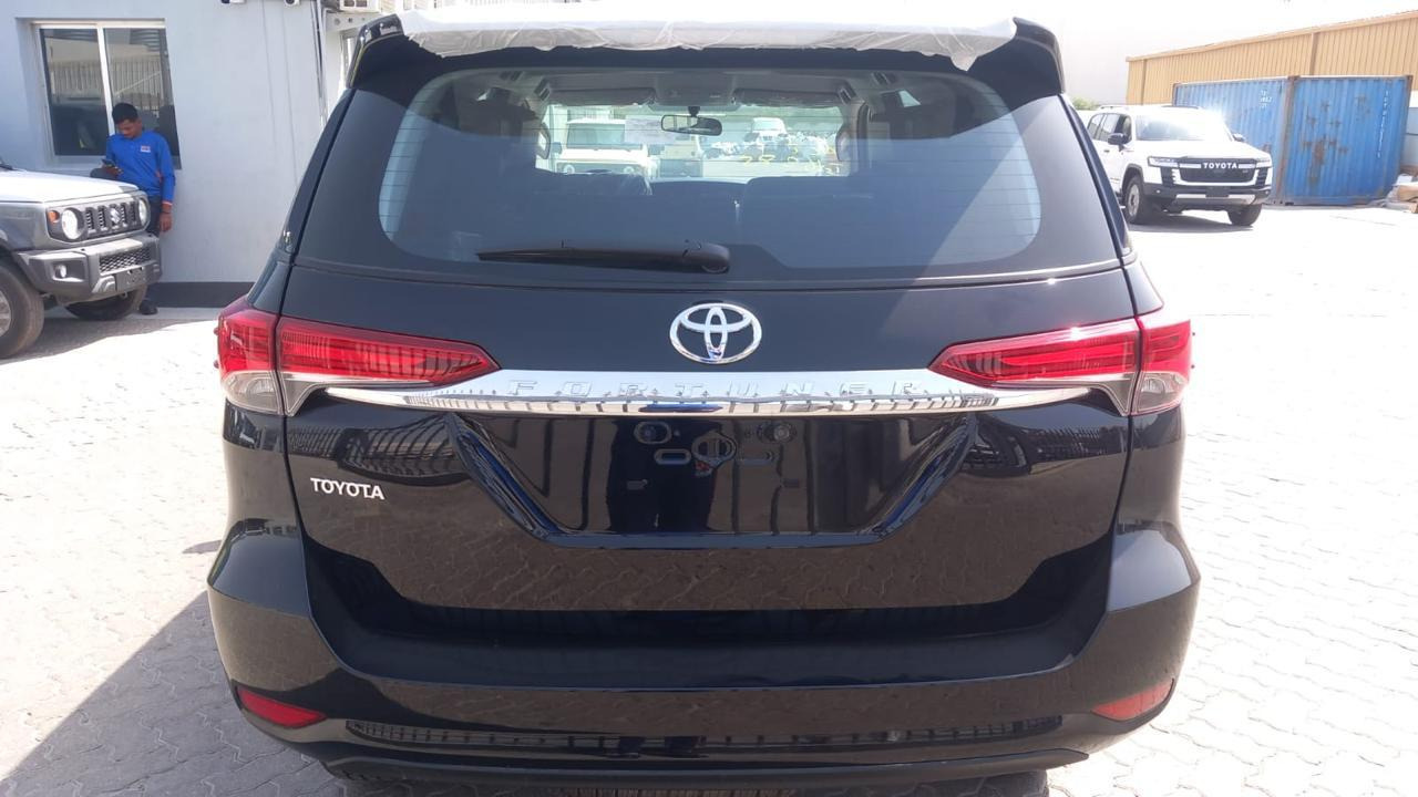 TOYOTA 2.4L SR5 Comfort 4WD - Voiture: photos 2 TOYOTA 2.4L SR5 Comfort 4WD - Voiture: photos 2