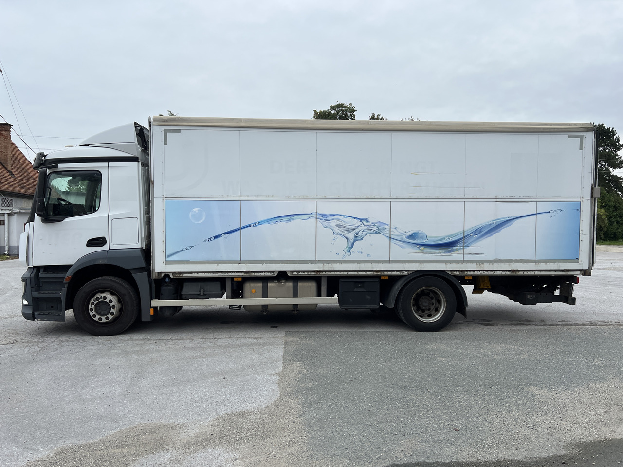 MERCEDES-BENZ ANTOS 18.30 L automatische Seitenladung | LBW | Klima | Tempomat - Camion pour le transport de boissons: photos 3 MERCEDES-BENZ ANTOS 18.30 L automatische Seitenladung | LBW | Klima | Tempomat - Camion pour le transport de boissons: photos 3