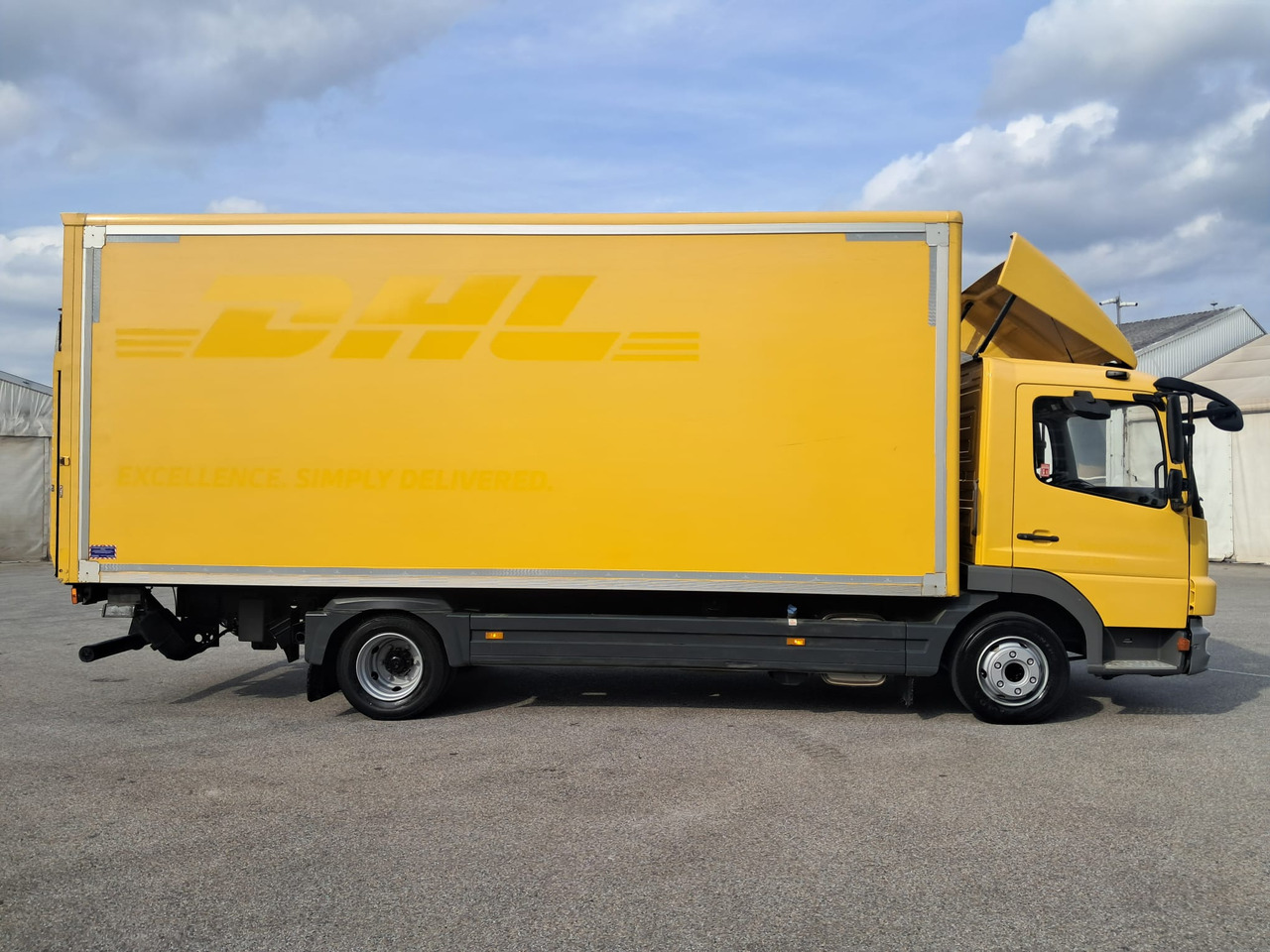MERCEDES-BENZ ATEGO 8 16 Koffer mit LBW | Schalter | EZ 2013 - Camion fourgon: photos 3 MERCEDES-BENZ ATEGO 8 16 Koffer mit LBW | Schalter | EZ 2013 - Camion fourgon: photos 3