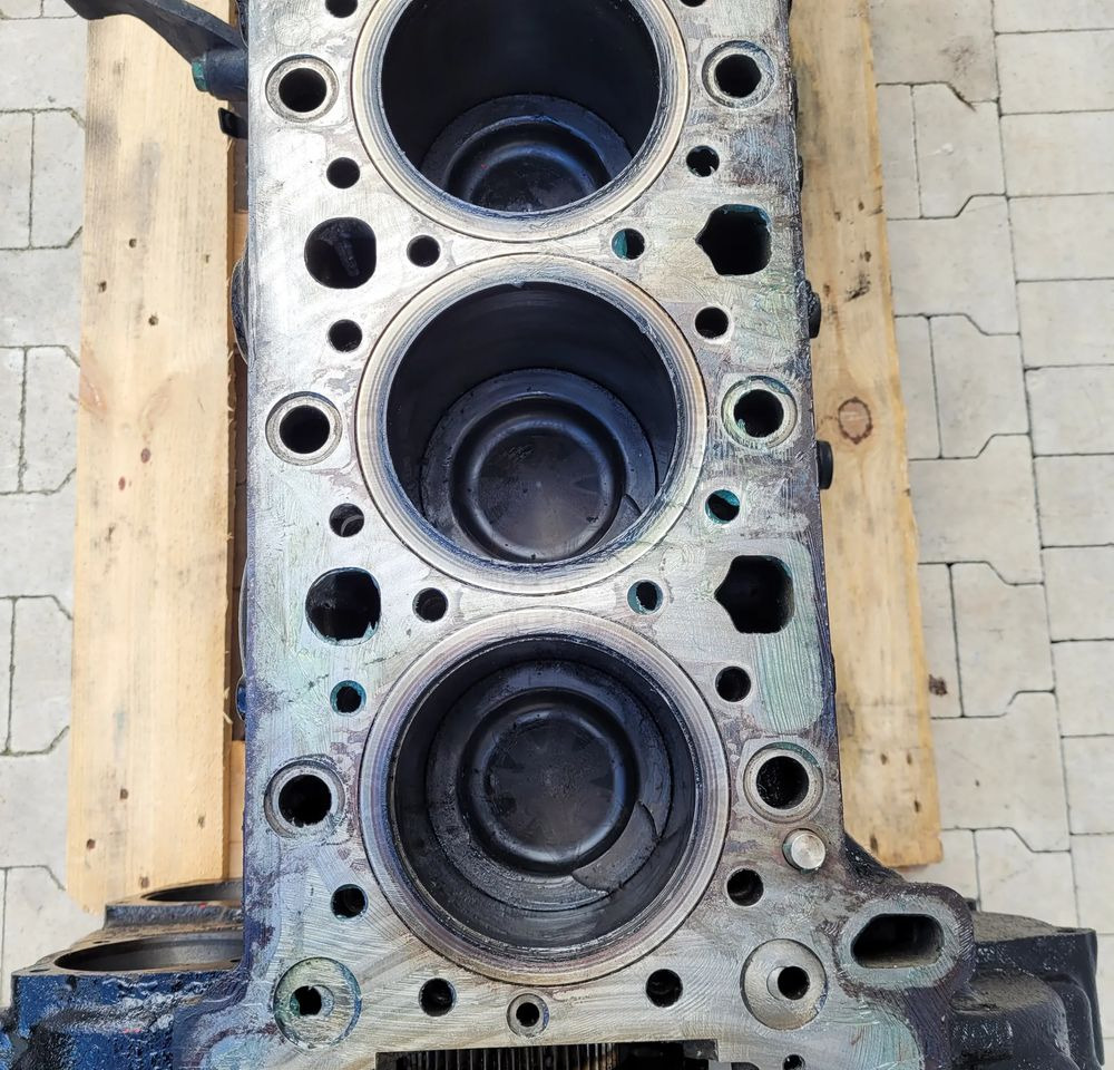 BLOK SILNIKA MERCEDES ACTROS MP4 EURO6 R471 09 - Bloc-cylindres pour Camion: photos 5 BLOK SILNIKA MERCEDES ACTROS MP4 EURO6 R471 09 - Bloc-cylindres pour Camion: photos 5