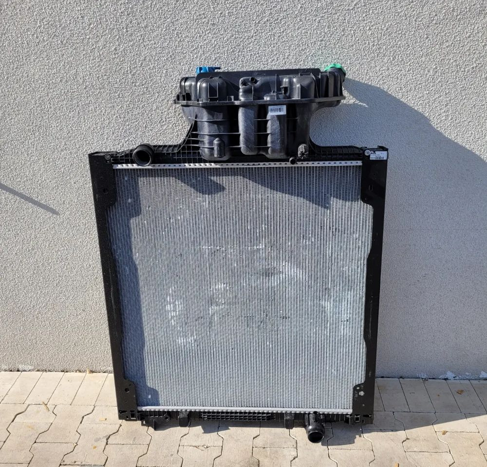 CHŁODNICA WODY MAN TG3 TGX 81.06100-6924 2022R. - Radiateur pour Camion: photos 1 CHŁODNICA WODY MAN TG3 TGX 81.06100-6924 2022R. - Radiateur pour Camion: photos 1