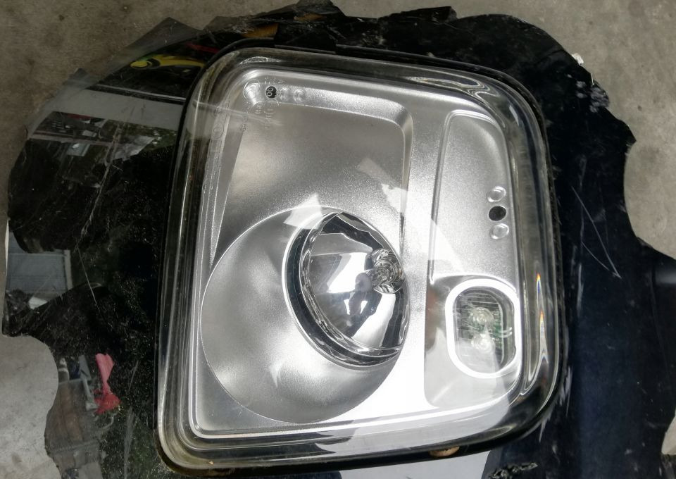 LAMPA HALOGEN VOLVO FH4 FH 4 FM RH ORYGINAŁ - Feu avant pour Camion: photos 1 LAMPA HALOGEN VOLVO FH4 FH 4 FM RH ORYGINAŁ - Feu avant pour Camion: photos 1