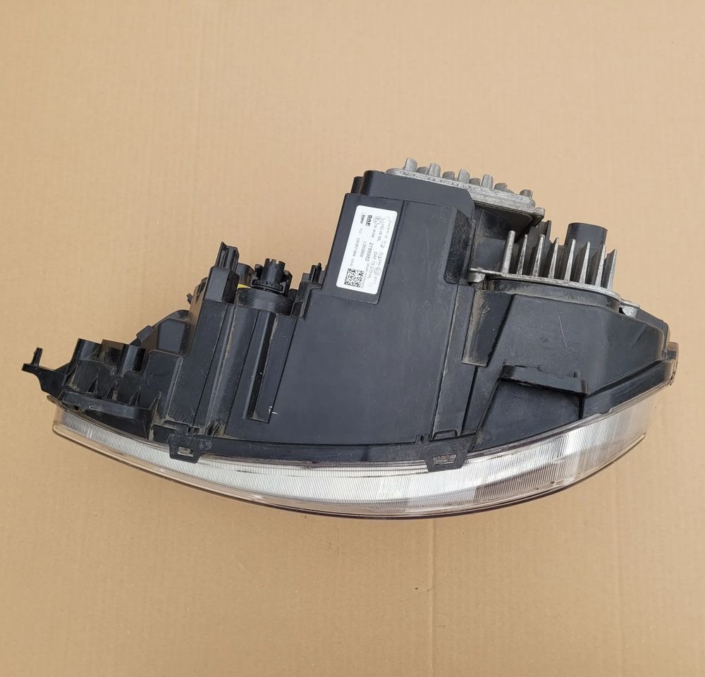 LAMPA LED DAF XG XD LEWA ORYGINAŁ 2188982 CHWALIM116 - Lumière/ Éclairage pour Camion: photos 2 LAMPA LED DAF XG XD LEWA ORYGINAŁ 2188982 CHWALIM116 - Lumière/ Éclairage pour Camion: photos 2