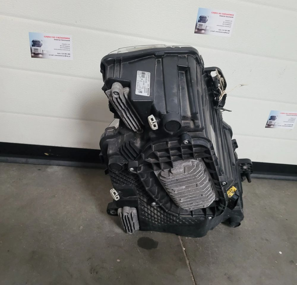 LAMPA LED LH. VOLVO FH5 23752680 ORYGINAŁ CHWALIM116 - Lumière/ Éclairage pour Camion: photos 5 LAMPA LED LH. VOLVO FH5 23752680 ORYGINAŁ CHWALIM116 - Lumière/ Éclairage pour Camion: photos 5