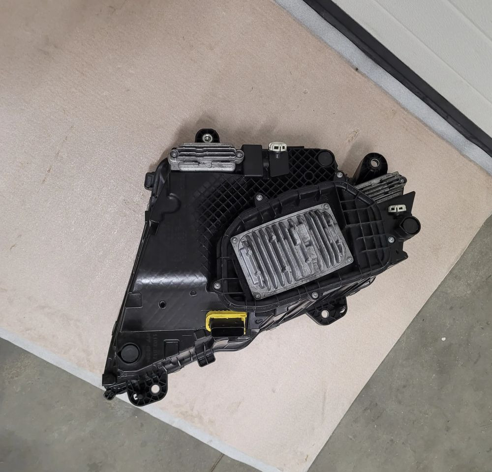 LAMPA LED VOLVO FH5 ORYGINAŁ LH. 23752680 - Lumière/ Éclairage pour Camion: photos 2 LAMPA LED VOLVO FH5 ORYGINAŁ LH. 23752680 - Lumière/ Éclairage pour Camion: photos 2