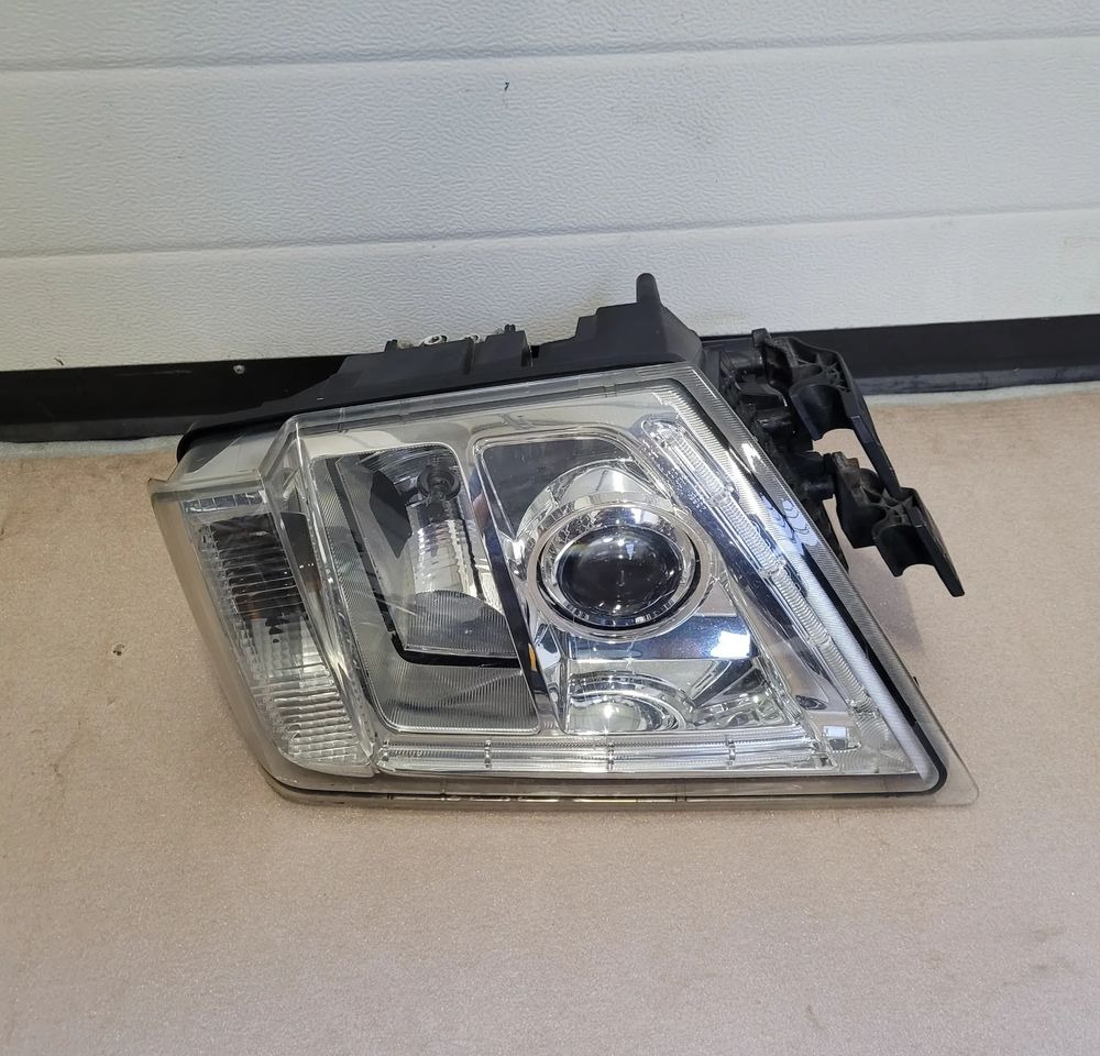 Lumière/ Éclairage LAMPA XENON LH VOLVO FH 13 ORYGINAŁ