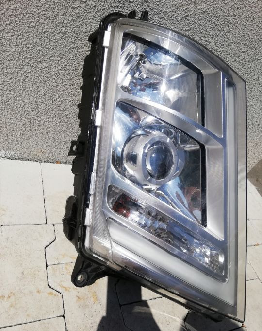 LAMPA XENON VOLVO FH4 FH 4 FM RH ORYGINAŁ - Feu avant pour Camion: photos 2 LAMPA XENON VOLVO FH4 FH 4 FM RH ORYGINAŁ - Feu avant pour Camion: photos 2