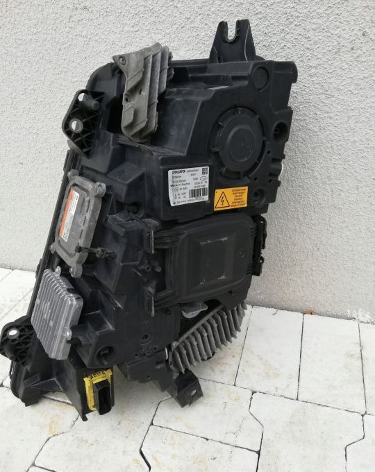 LAMPA XENON VOLVO FH4 FH 4 FM RH SKRETNY ORYGINAŁ - Feu avant pour Camion: photos 3 LAMPA XENON VOLVO FH4 FH 4 FM RH SKRETNY ORYGINAŁ - Feu avant pour Camion: photos 3