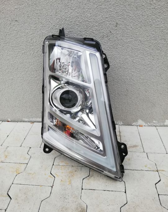 LAMPA XENON VOLVO FH4 FH 4 FM RH SKRETNY ORYGINAŁ - Feu avant pour Camion: photos 1 LAMPA XENON VOLVO FH4 FH 4 FM RH SKRETNY ORYGINAŁ - Feu avant pour Camion: photos 1